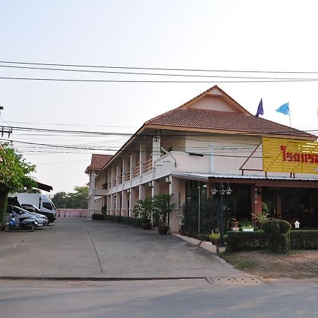 Poon Suk Hotel Kabin Buri Zewnętrze zdjęcie